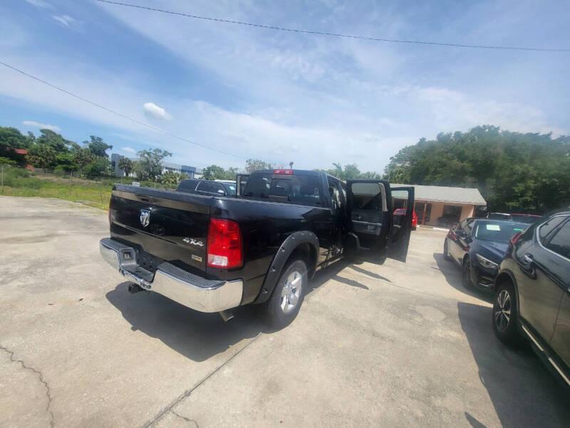 RAM 1500 SLT Quad Cab 4WD 2017