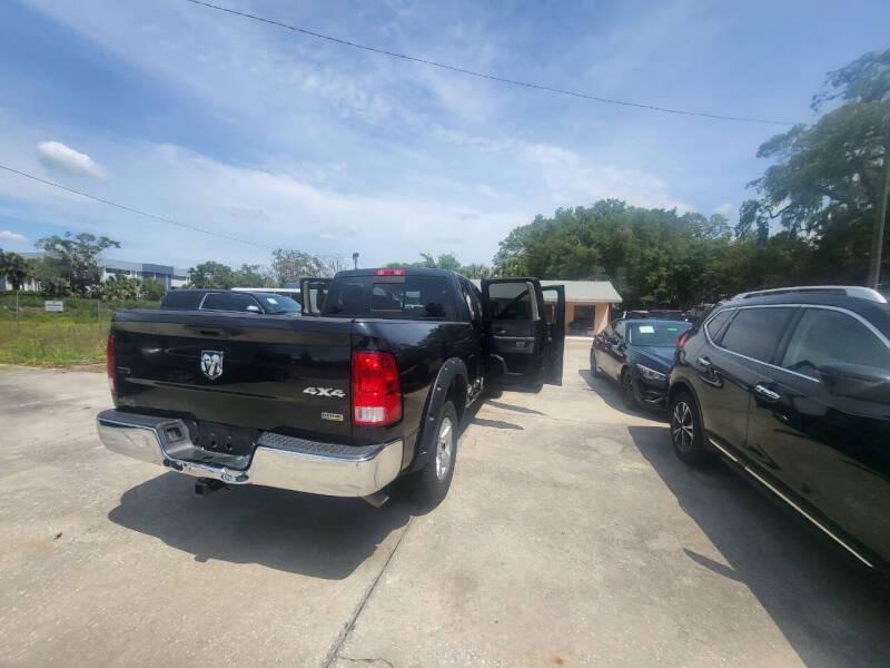 RAM 1500 SLT Quad Cab 4WD 2017