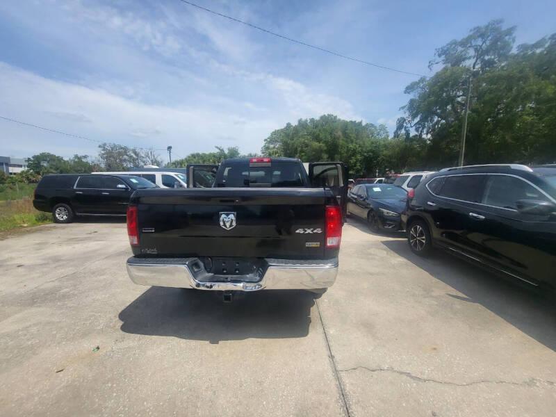 RAM 1500 SLT Quad Cab 4WD 2017