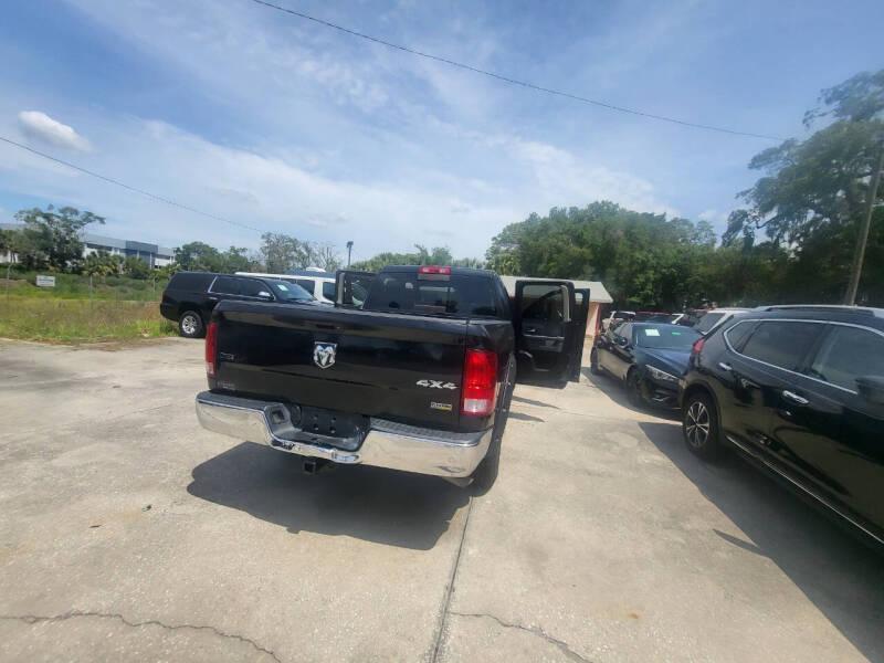 RAM 1500 SLT Quad Cab 4WD 2017