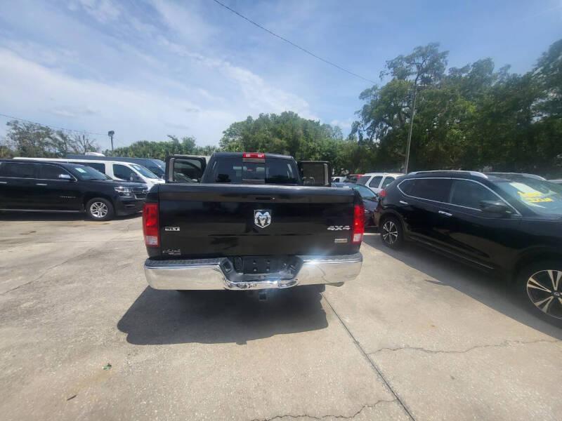RAM 1500 SLT Quad Cab 4WD 2017