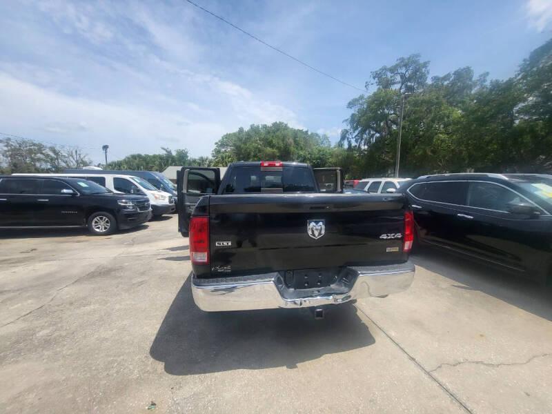 RAM 1500 SLT Quad Cab 4WD 2017