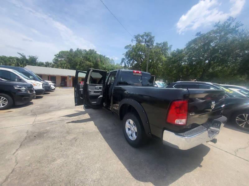 RAM 1500 SLT Quad Cab 4WD 2017
