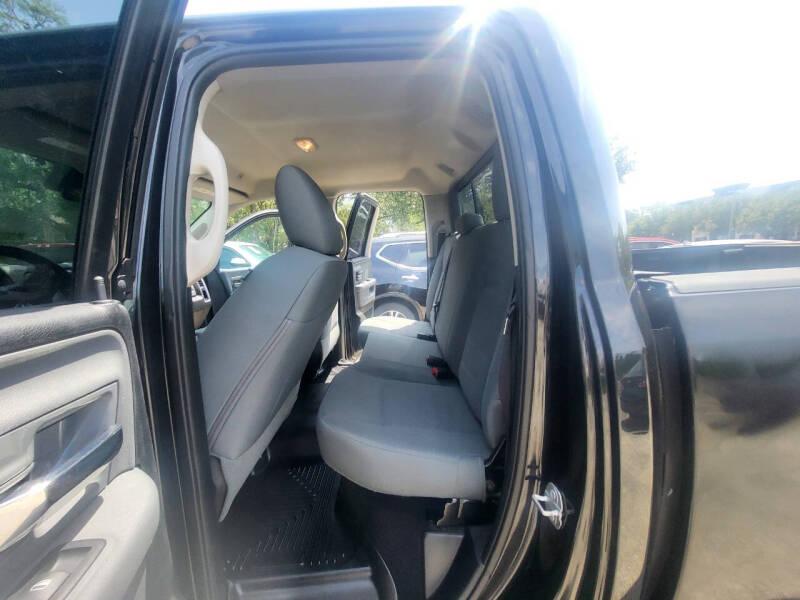RAM 1500 SLT Quad Cab 4WD 2017