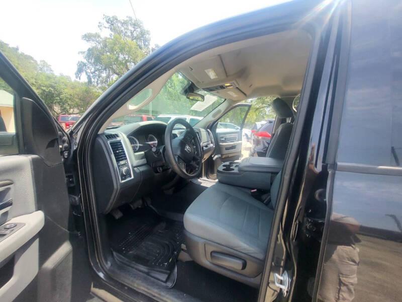 RAM 1500 SLT Quad Cab 4WD 2017