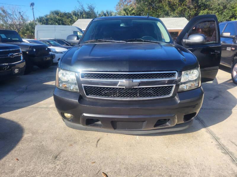 Chevrolet Suburban LT 1500 2WD 2012
