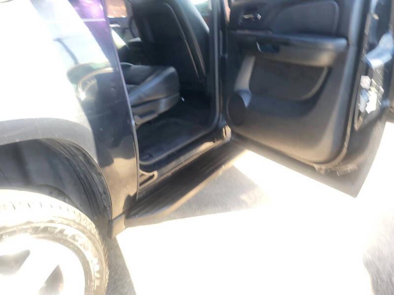 Chevrolet Suburban LT 1500 2WD 2012