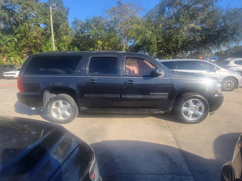 Chevrolet Suburban LT 1500 2WD 2012