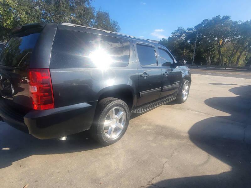 Chevrolet Suburban LT 1500 2WD 2012