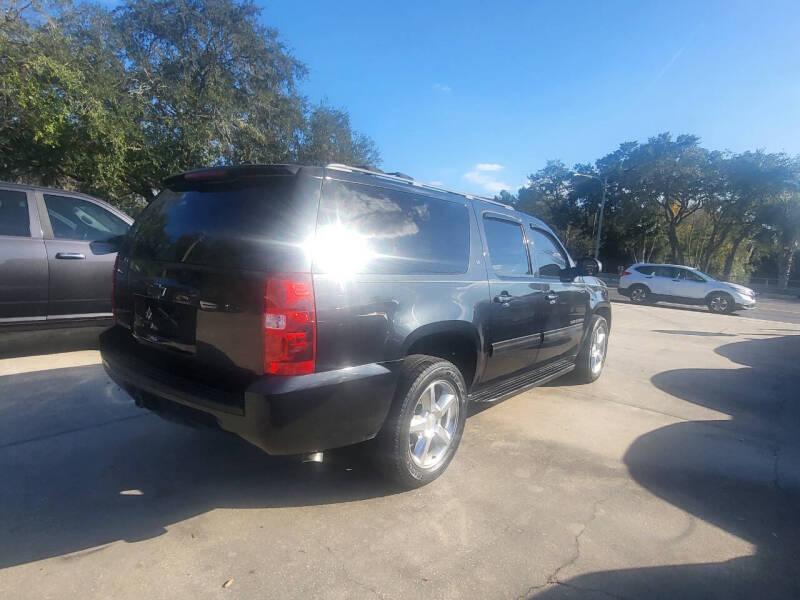 Chevrolet Suburban LT 1500 2WD 2012