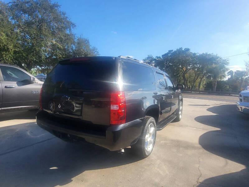 Chevrolet Suburban LT 1500 2WD 2012