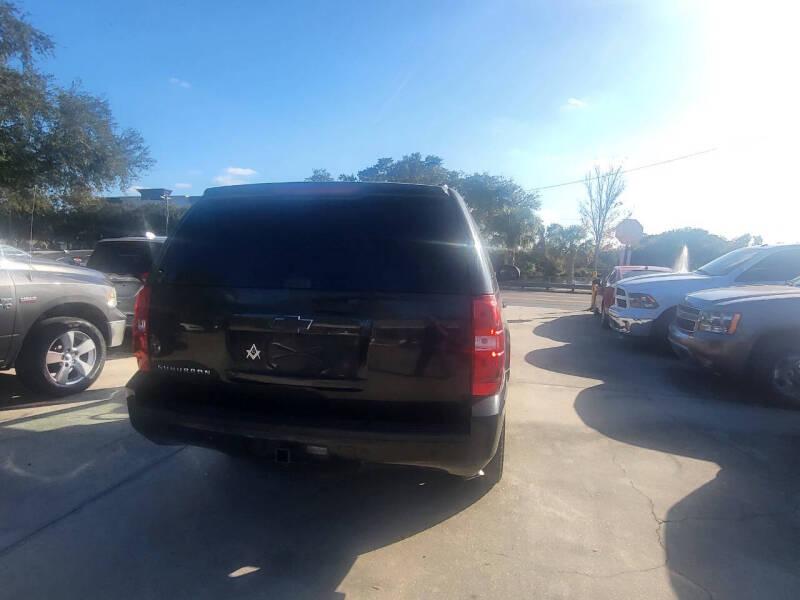 Chevrolet Suburban LT 1500 2WD 2012