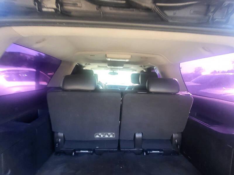Chevrolet Suburban LT 1500 2WD 2012