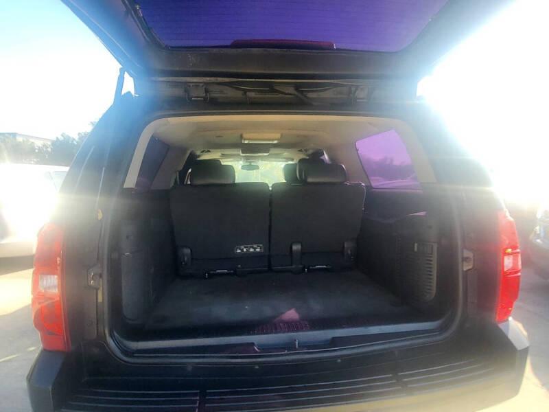 Chevrolet Suburban LT 1500 2WD 2012