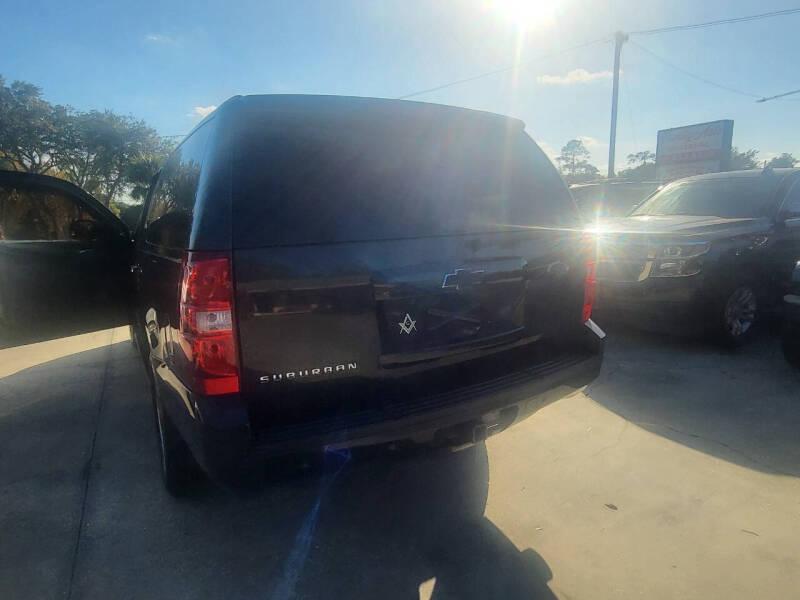 Chevrolet Suburban LT 1500 2WD 2012