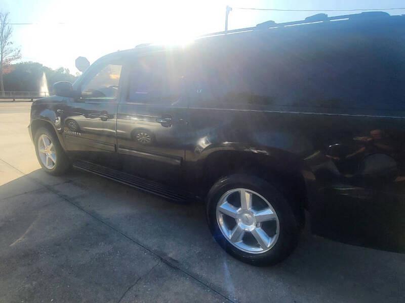 Chevrolet Suburban LT 1500 2WD 2012