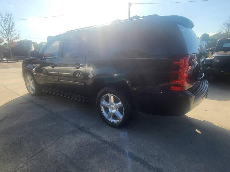 Chevrolet Suburban LT 1500 2WD 2012