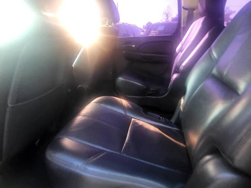 Chevrolet Suburban LT 1500 2WD 2012