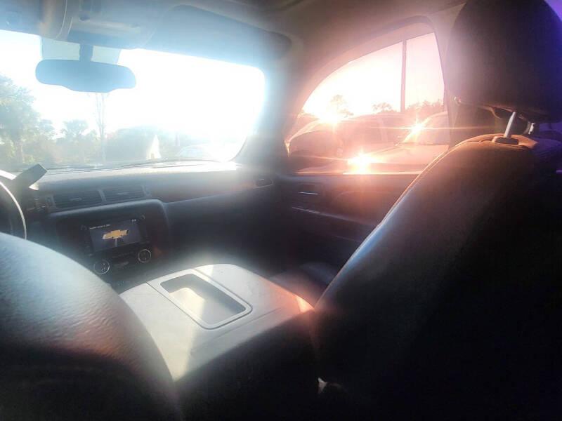 Chevrolet Suburban LT 1500 2WD 2012