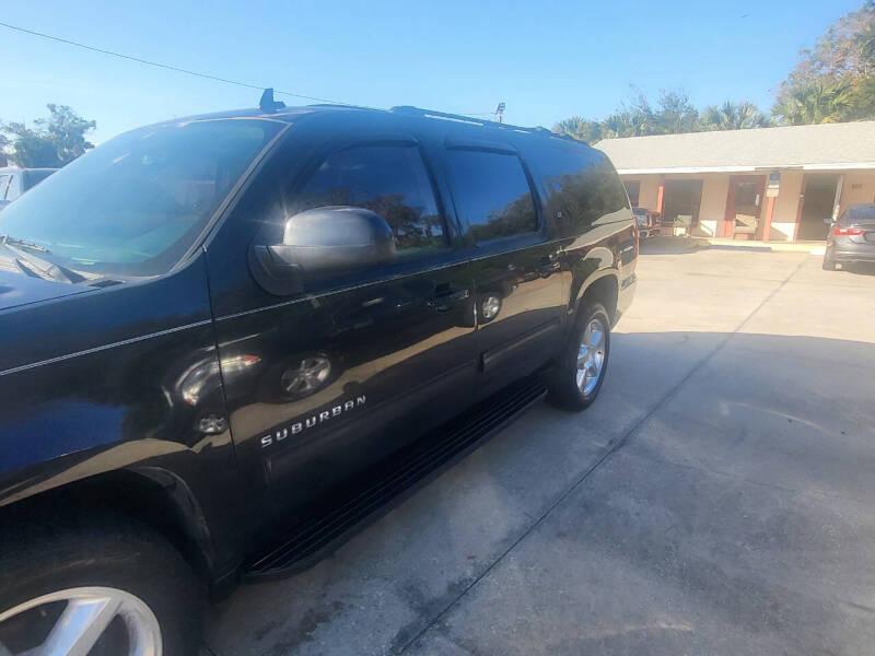 Chevrolet Suburban LT 1500 2WD 2012