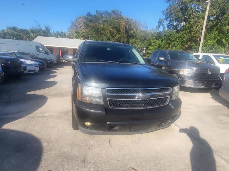 Chevrolet Suburban LT 1500 2WD 2012