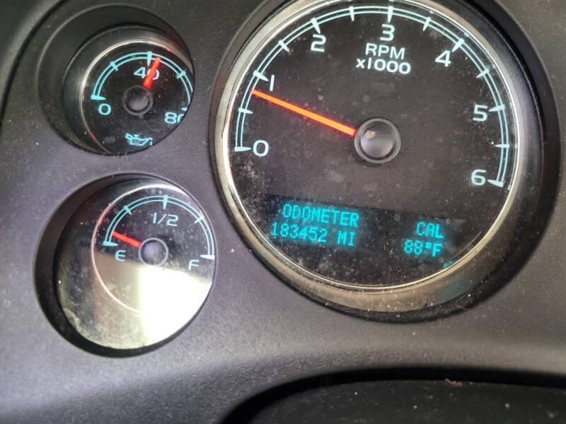 Chevrolet Suburban LT 1500 2WD 2012