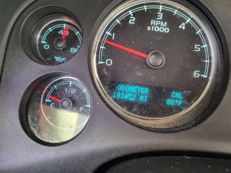 Chevrolet Suburban LT 1500 2WD 2012