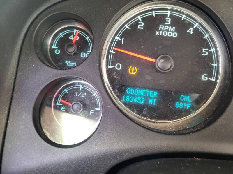 Chevrolet Suburban LT 1500 2WD 2012