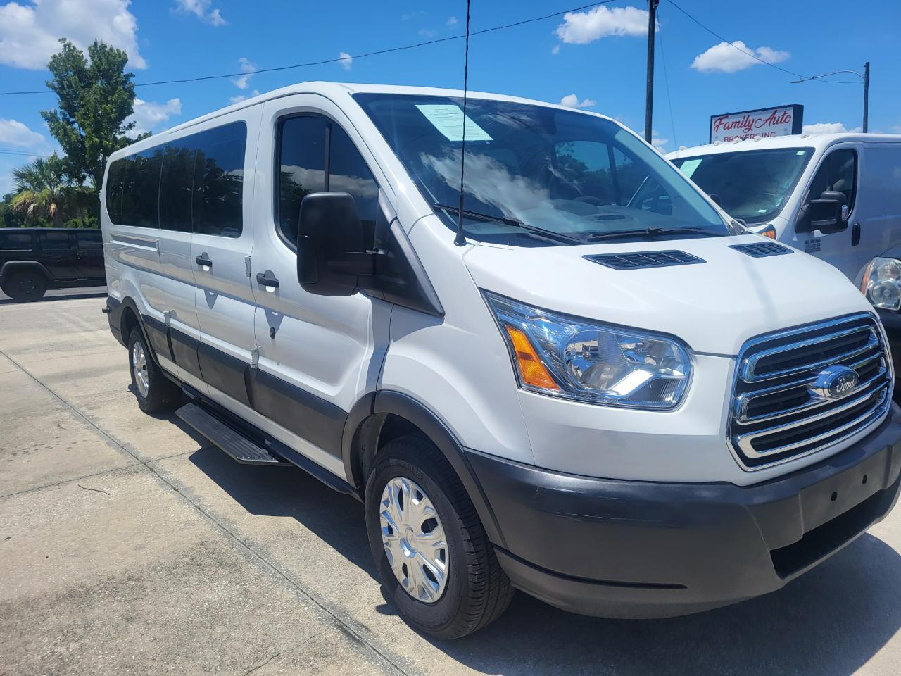 Ford Transit 350 Wagon Low Roof XL 60/40 Pass. 148-in. WB 2016