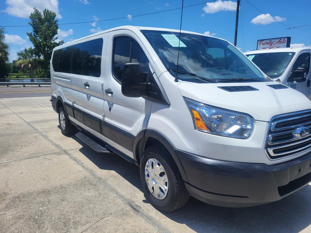 Ford Transit 350 Wagon Low Roof XL 60/40 Pass. 148-in. WB 2016