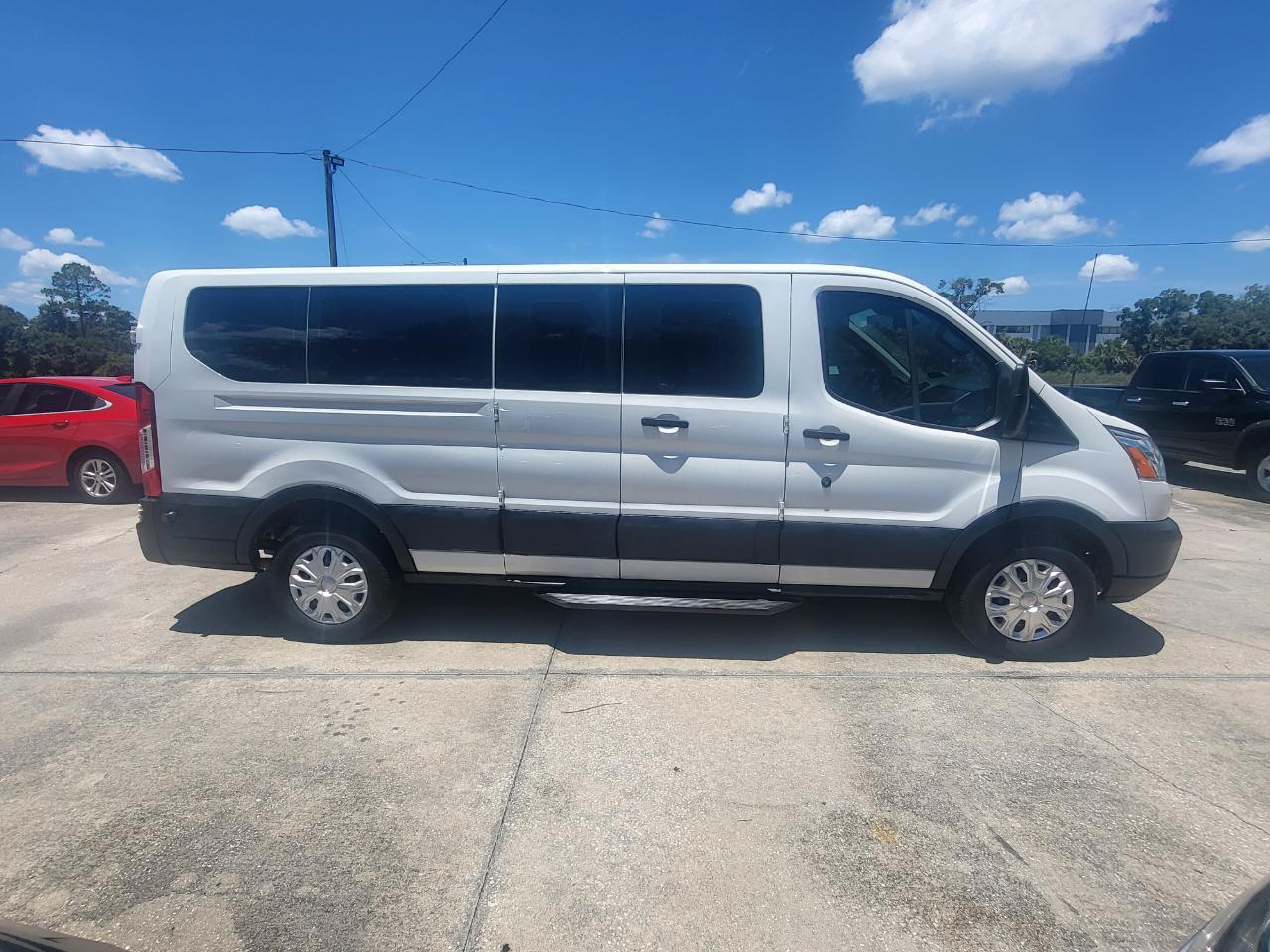 Ford Transit 350 Wagon Low Roof XL 60/40 Pass. 148-in. WB 2016