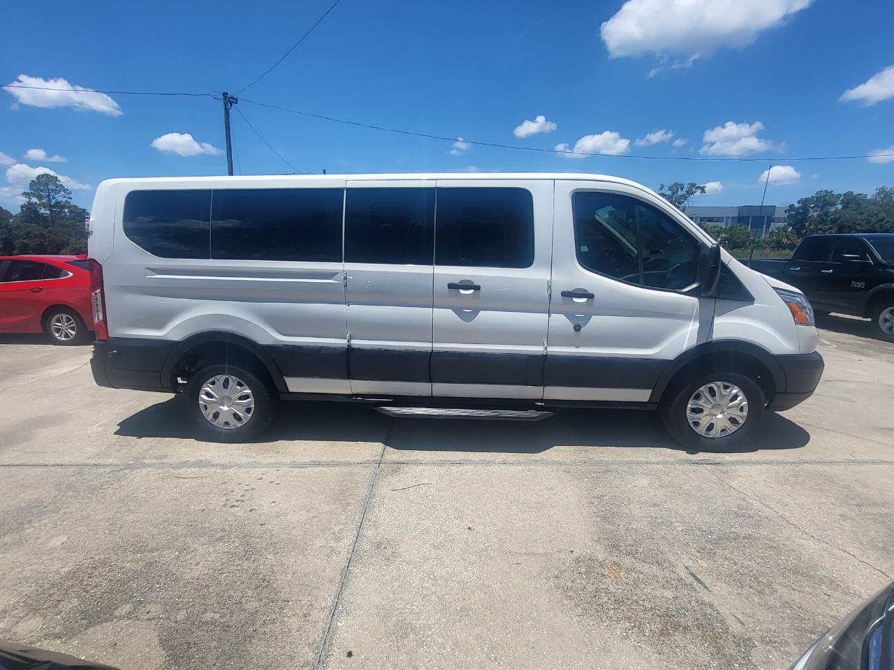Ford Transit 350 Wagon Low Roof XL 60/40 Pass. 148-in. WB 2016