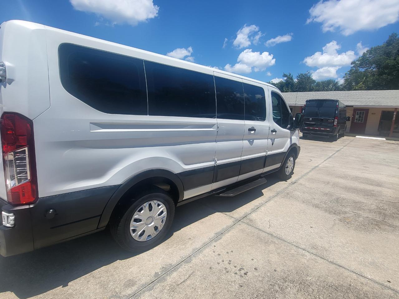 Ford Transit 350 Wagon Low Roof XL 60/40 Pass. 148-in. WB 2016