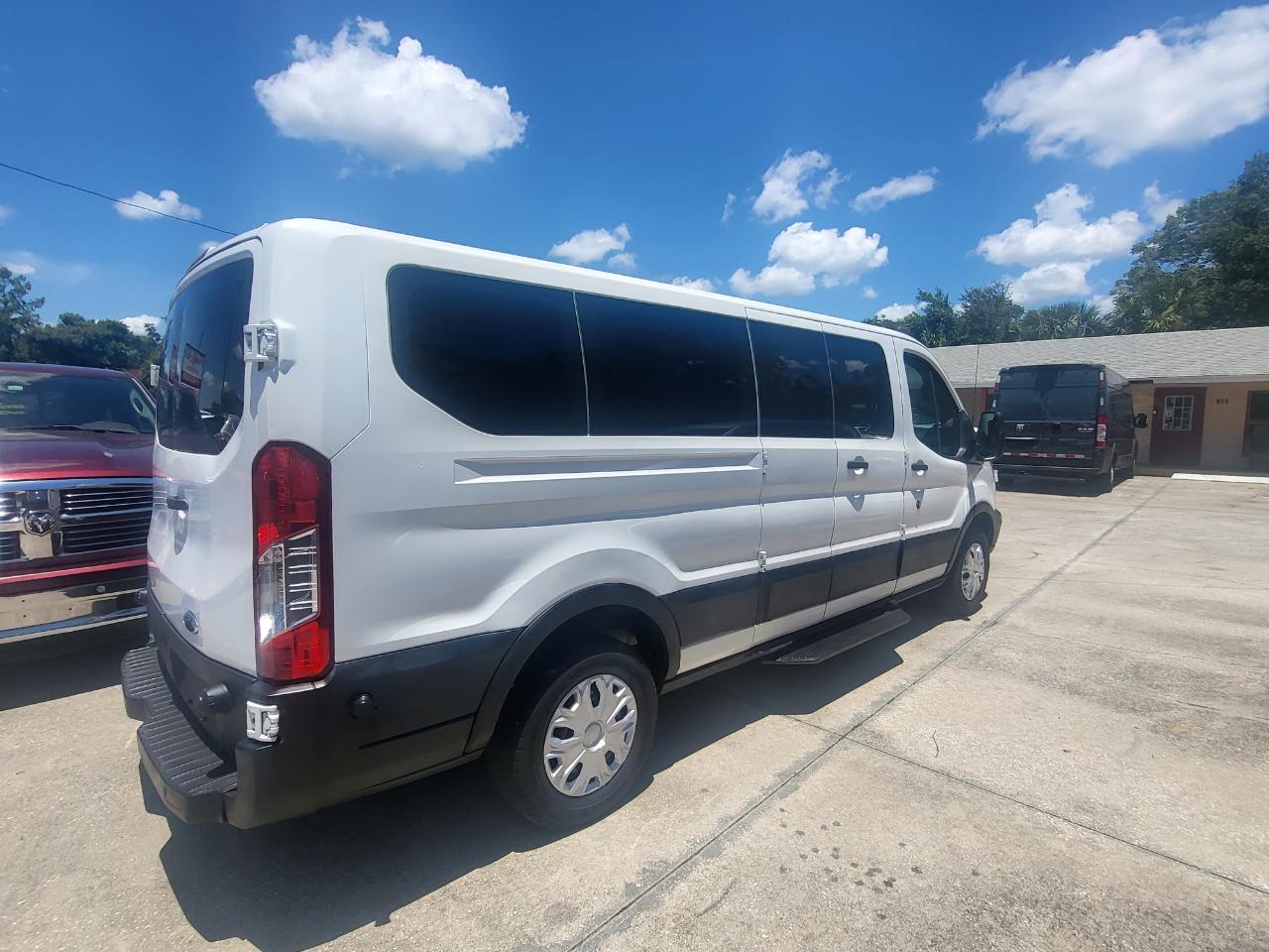 Ford Transit 350 Wagon Low Roof XL 60/40 Pass. 148-in. WB 2016