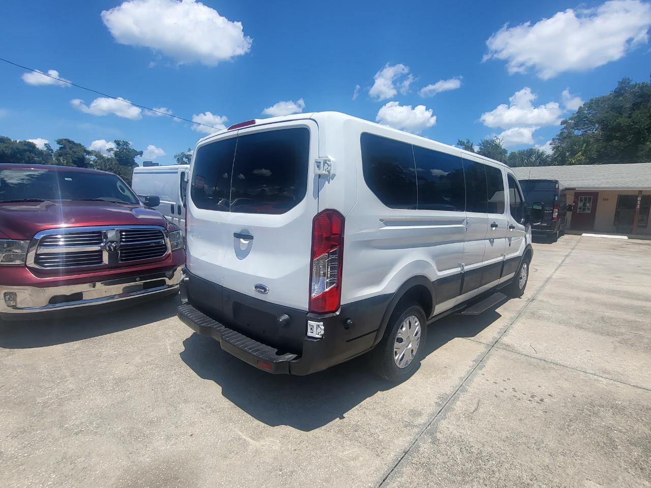 Ford Transit 350 Wagon Low Roof XL 60/40 Pass. 148-in. WB 2016