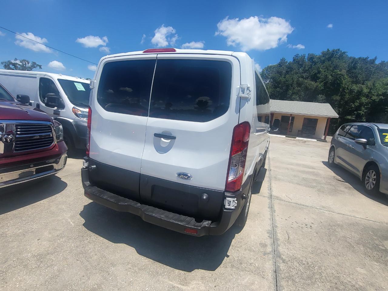 Ford Transit 350 Wagon Low Roof XL 60/40 Pass. 148-in. WB 2016