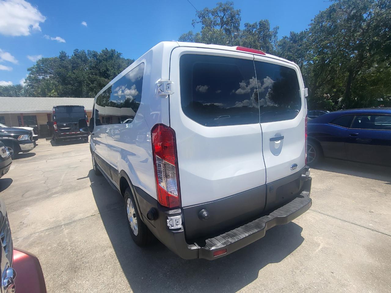 Ford Transit 350 Wagon Low Roof XL 60/40 Pass. 148-in. WB 2016