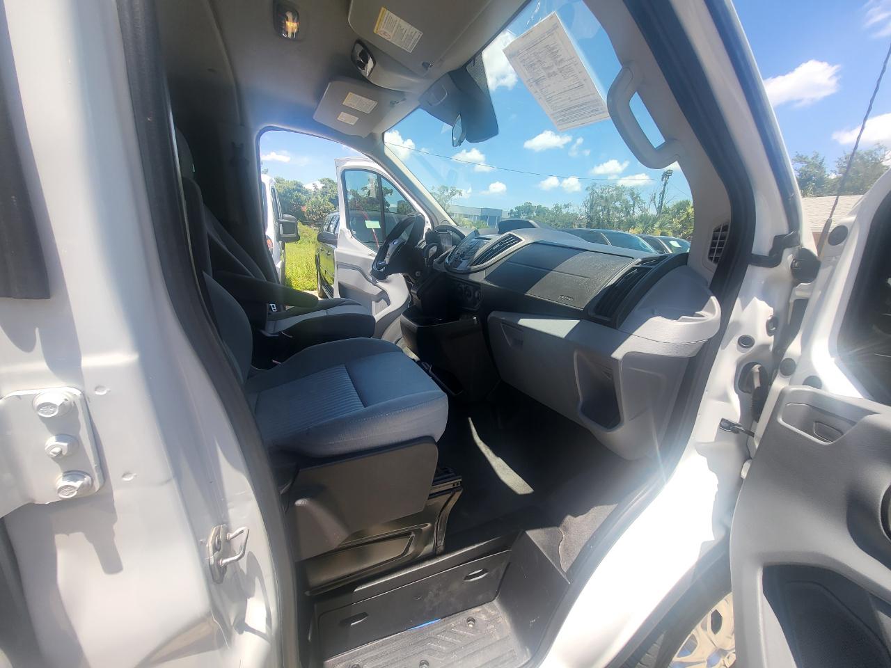 Ford Transit 350 Wagon Low Roof XL 60/40 Pass. 148-in. WB 2016