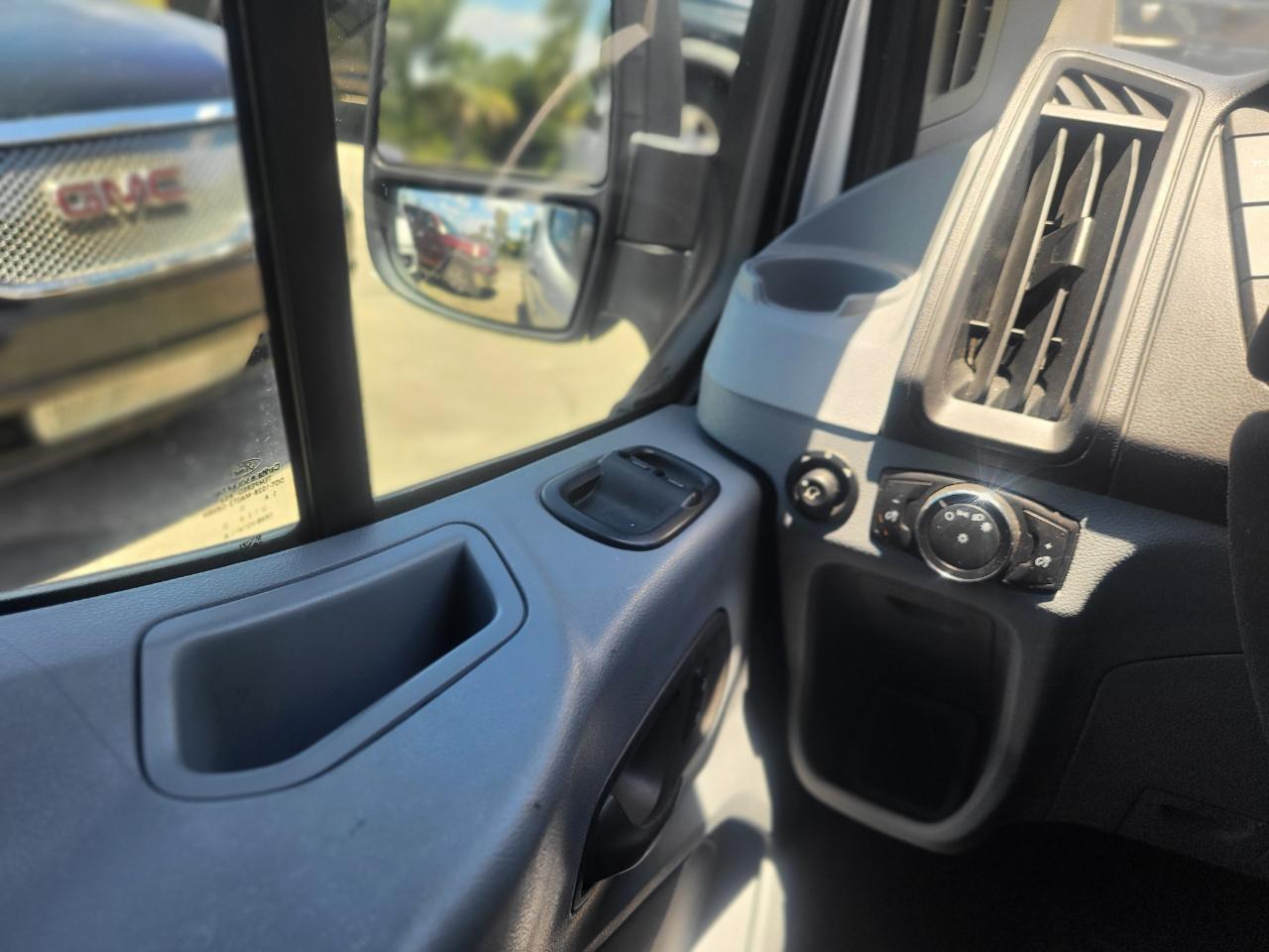 Ford Transit 350 Wagon Low Roof XL 60/40 Pass. 148-in. WB 2016
