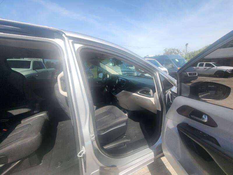 Chrysler Pacifica Touring 2017