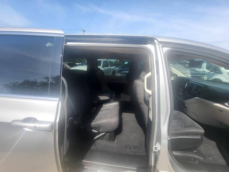 Chrysler Pacifica Touring 2017