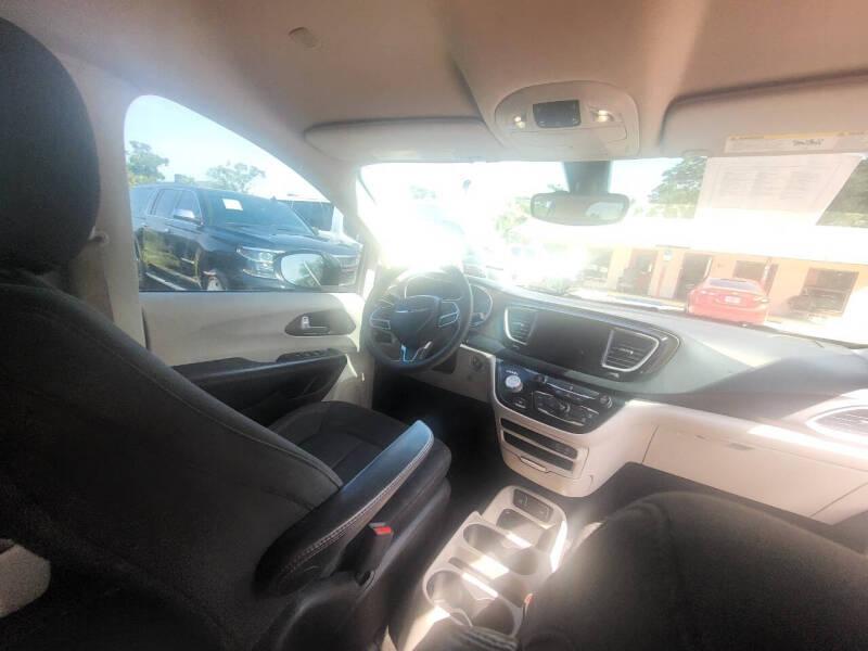 Chrysler Pacifica Touring 2017