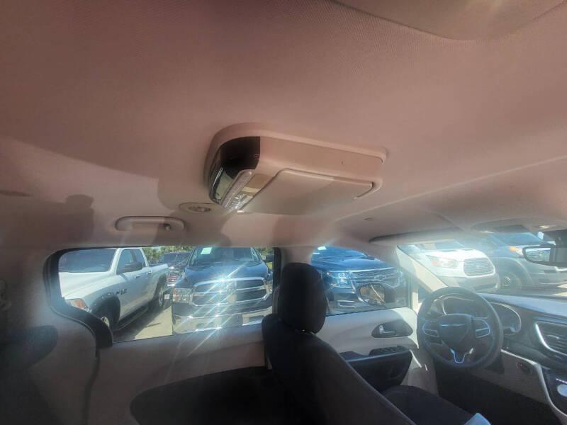 Chrysler Pacifica Touring 2017