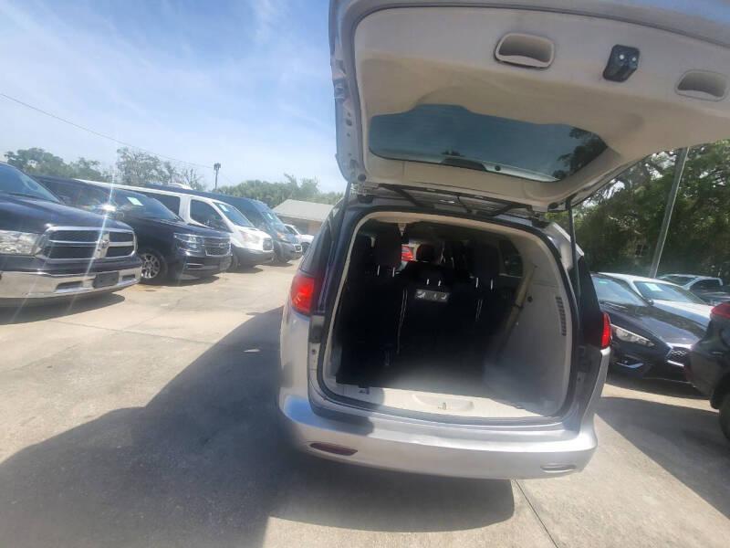 Chrysler Pacifica Touring 2017