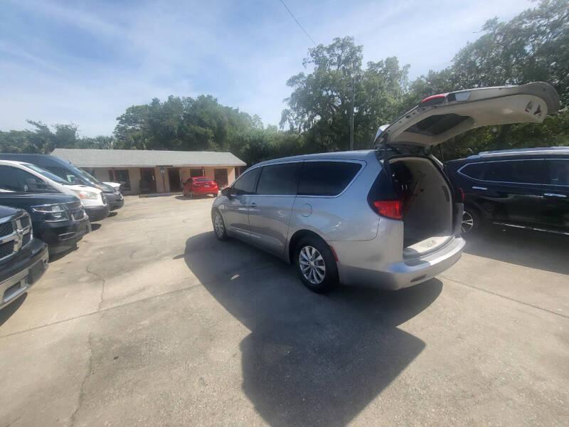 Chrysler Pacifica Touring 2017