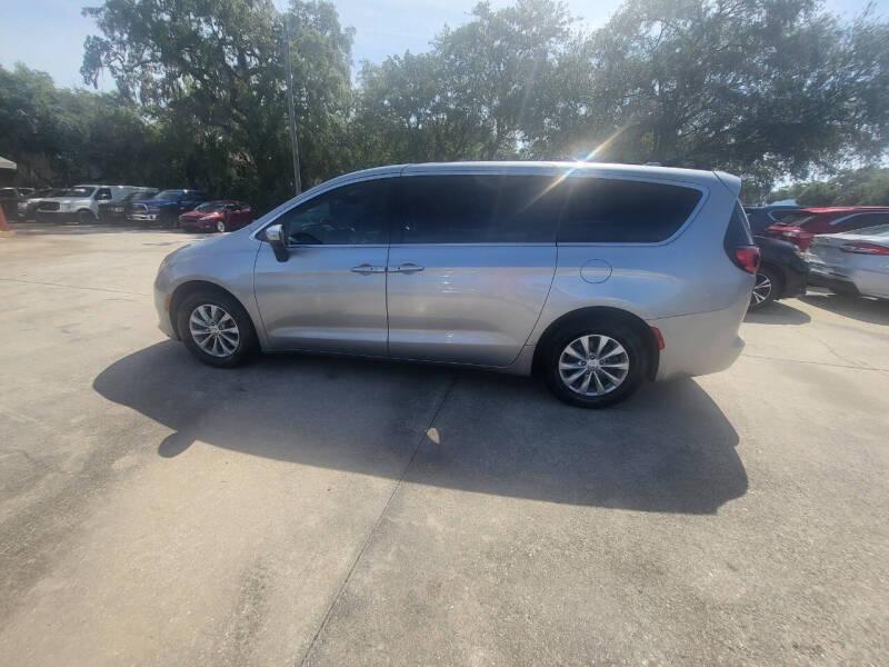 Chrysler Pacifica Touring 2017
