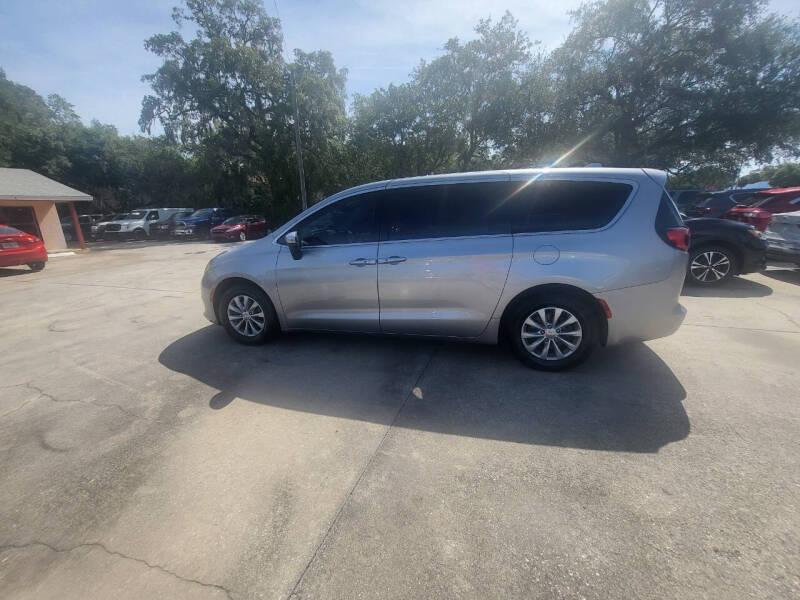 Chrysler Pacifica Touring 2017
