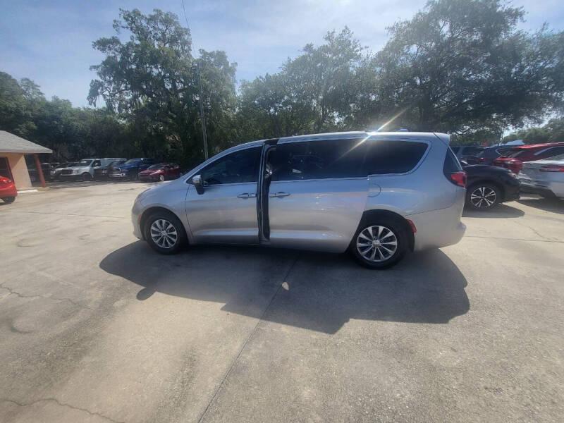 Chrysler Pacifica Touring 2017