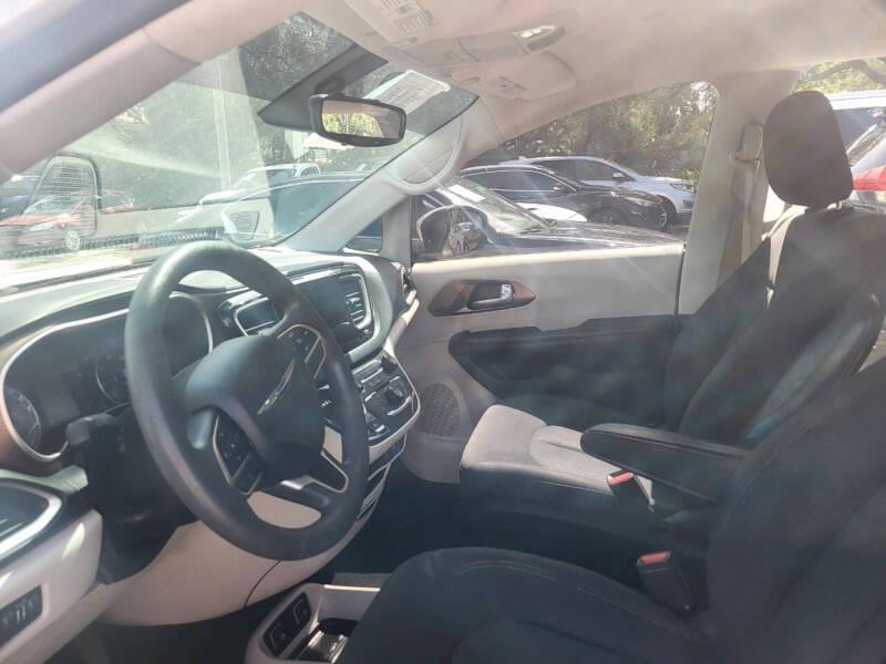 Chrysler Pacifica Touring 2017
