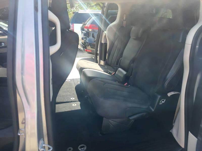 Chrysler Pacifica Touring 2017